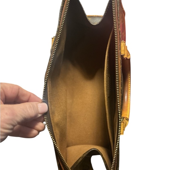 Louis Vuitton Popincourt Handbag - Picture 4 of 10